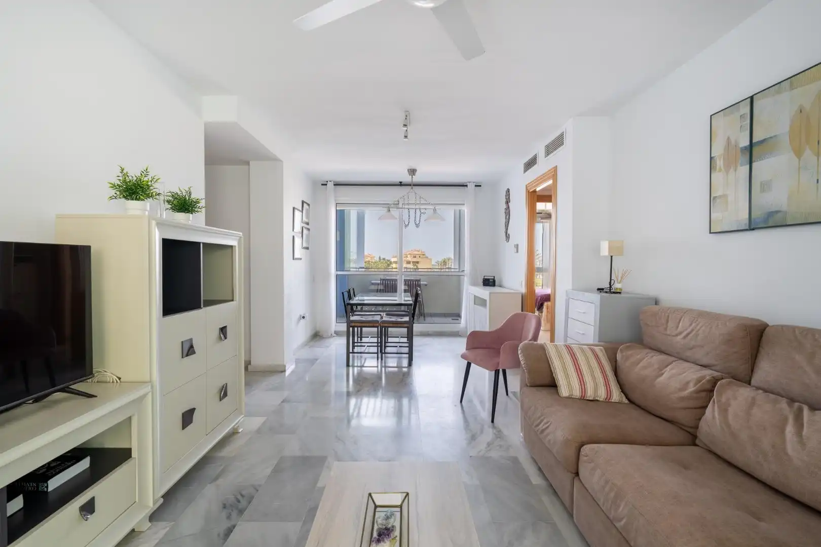 Sala d'estar de Apartament en venda en Roquetas de Mar amb Aire condicionat, Calefacció i Jardí privat