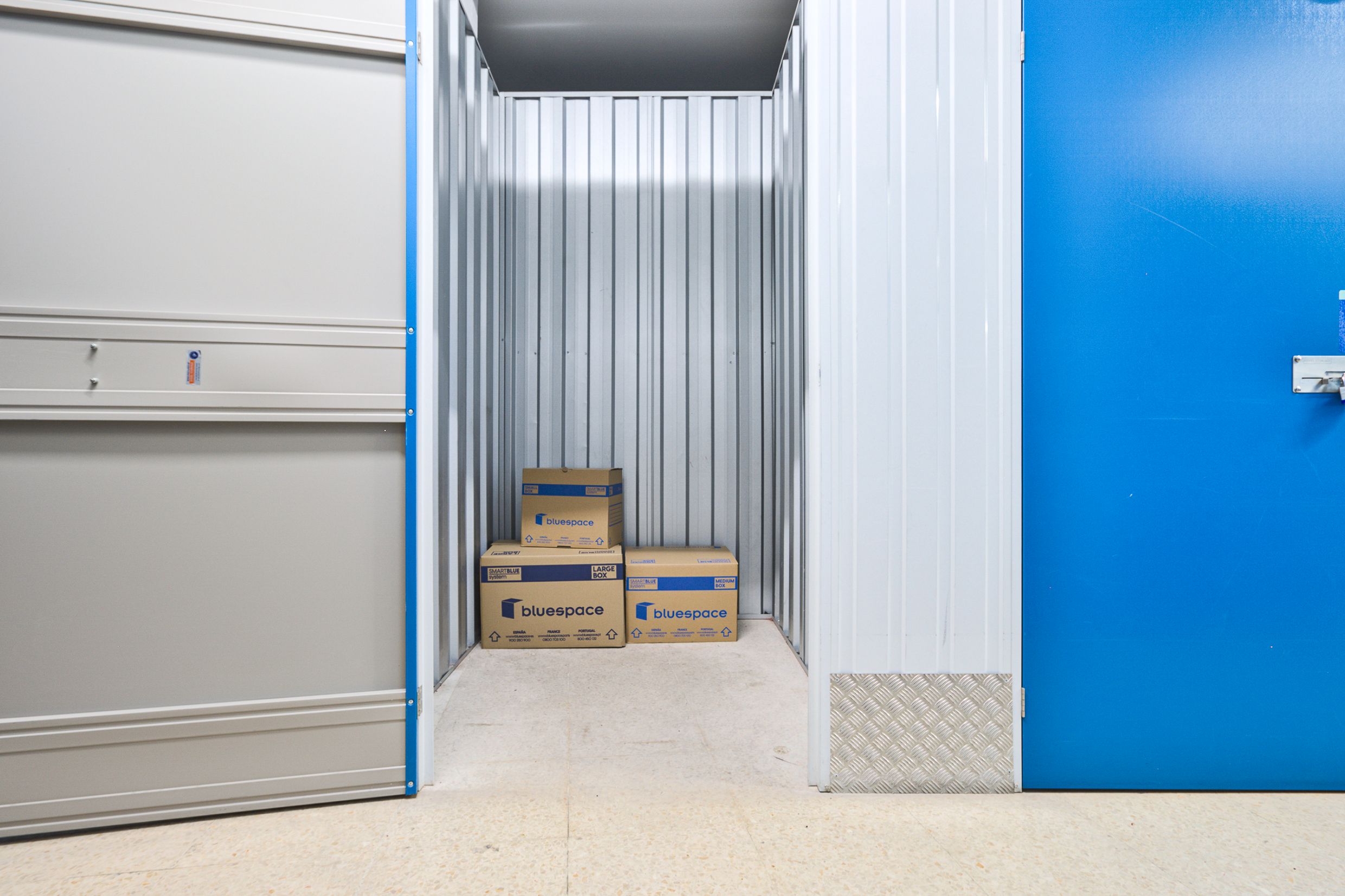 Box room to rent in  Barcelona Capital  with Alarm
