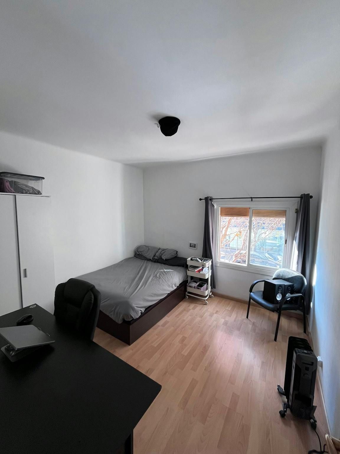 Bedroom of Flat to share in  Barcelona Capital  with Heating and Washing machine