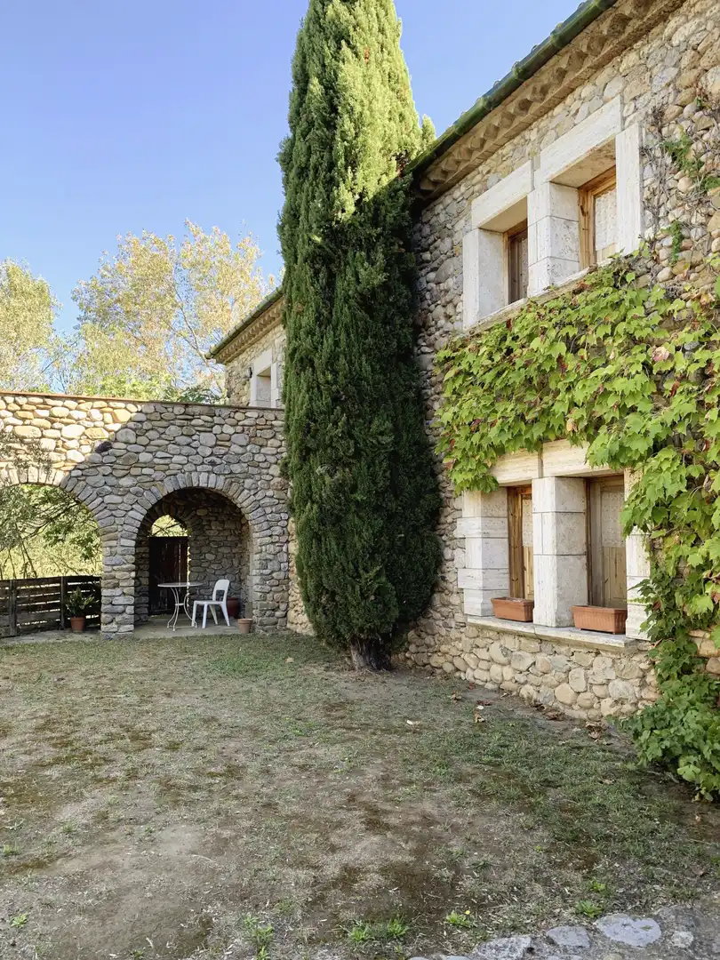 Vista exterior de Finca rústica en venda en Cabanelles amb Calefacció, Terrassa i Moblat