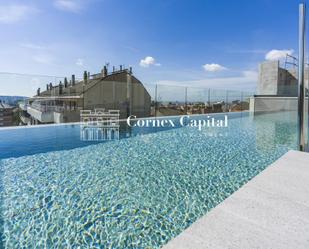 Swimming pool of Flat for sale in  Barcelona Capital  with Air Conditioner, Terrace and Swimming Pool