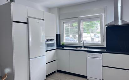 Kitchen of Study to rent in San Fernando