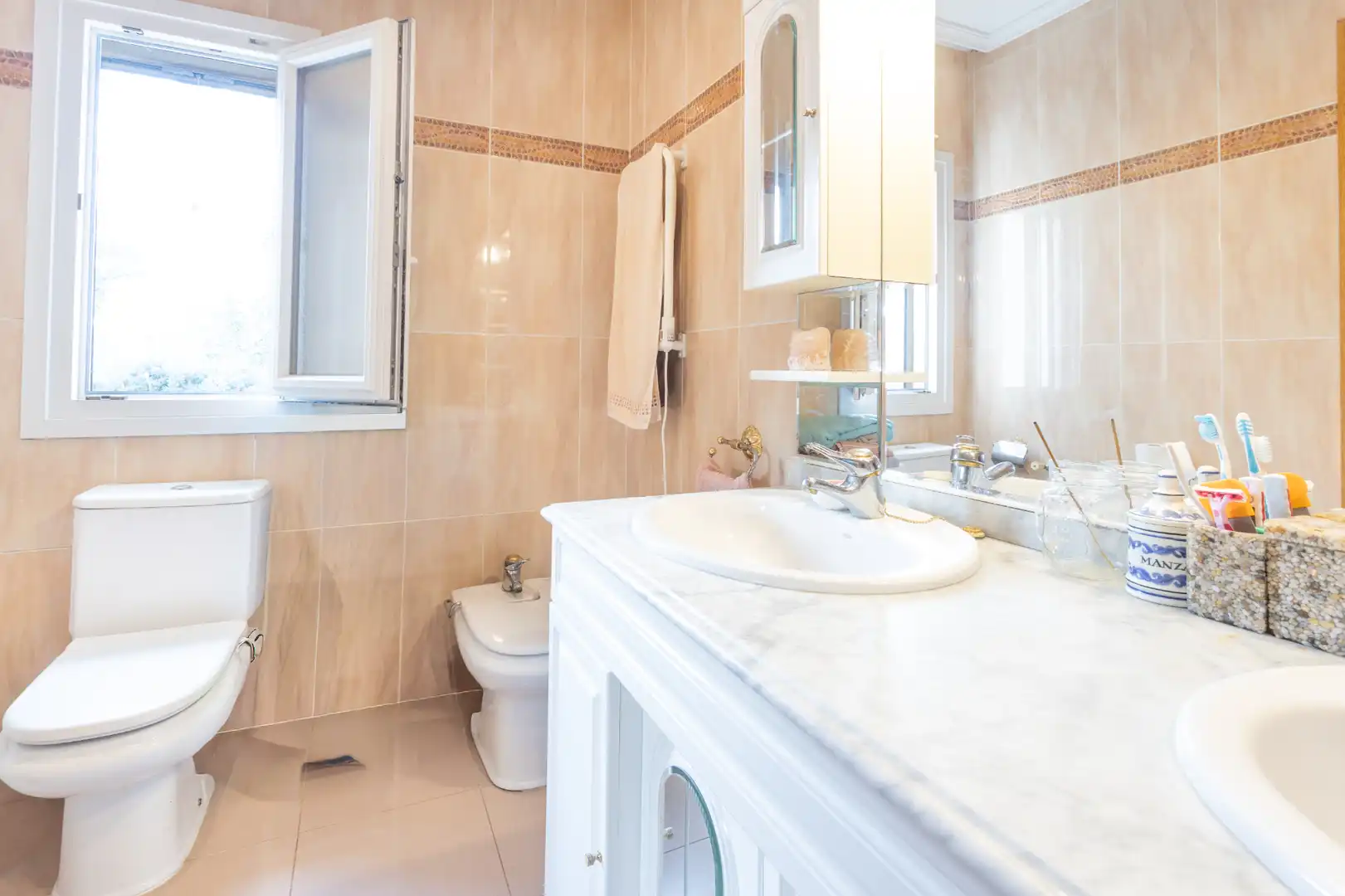 Bathroom of Houses for sale in Villanueva de la Cañada  with Air Conditioner, Heating and Private garden