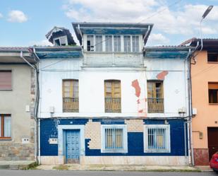 Vista exterior de Casa adosada en venda en Langreo amb Jardí privat i Terrassa