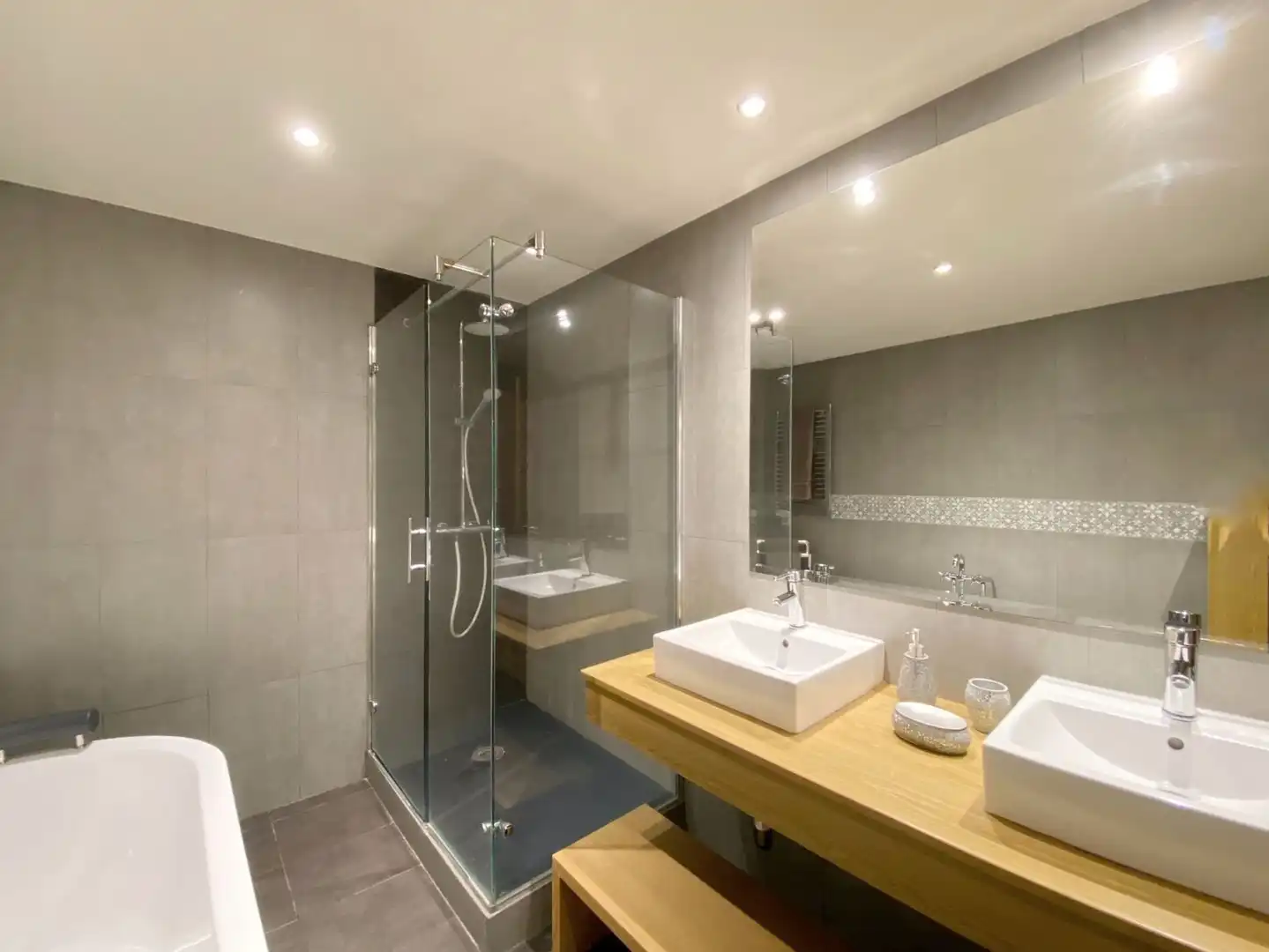 Bathroom of Buildings for sale in Marbella