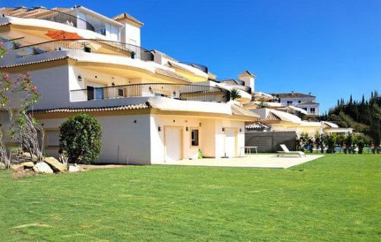 Vista exterior de Apartament en venda en Sotogrande amb Aire condicionat, Calefacció i Terrassa
