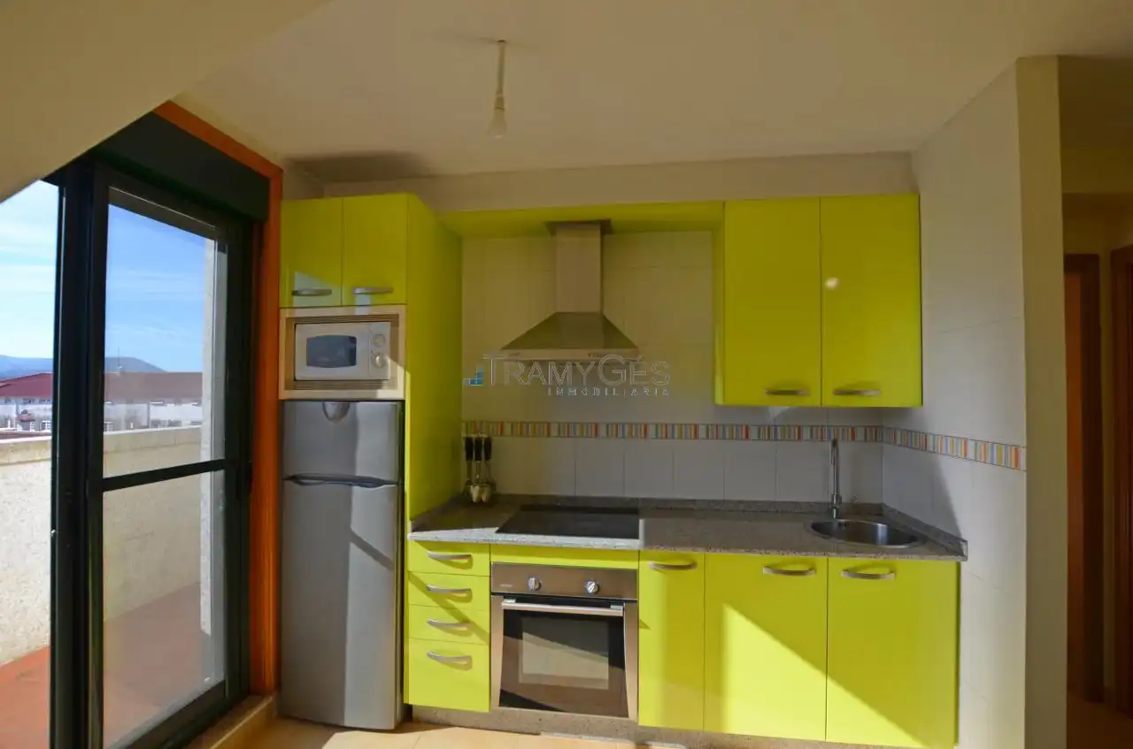 Cocina de Ático en venta en O Rosal   con Calefacción, Terraza y Trastero