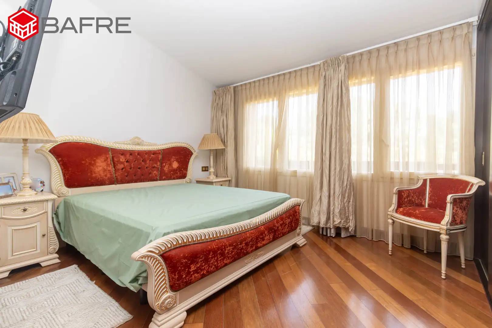 Bedroom of Houses for sale in Pozuelo de Alarcón  with Air Conditioner, Private garden and Storage room