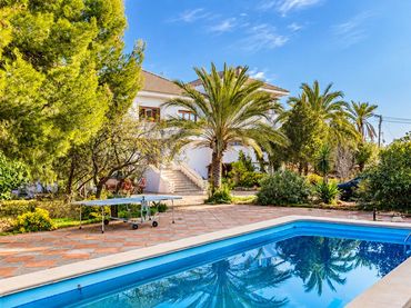 Detached house with pool for sale in Gilet