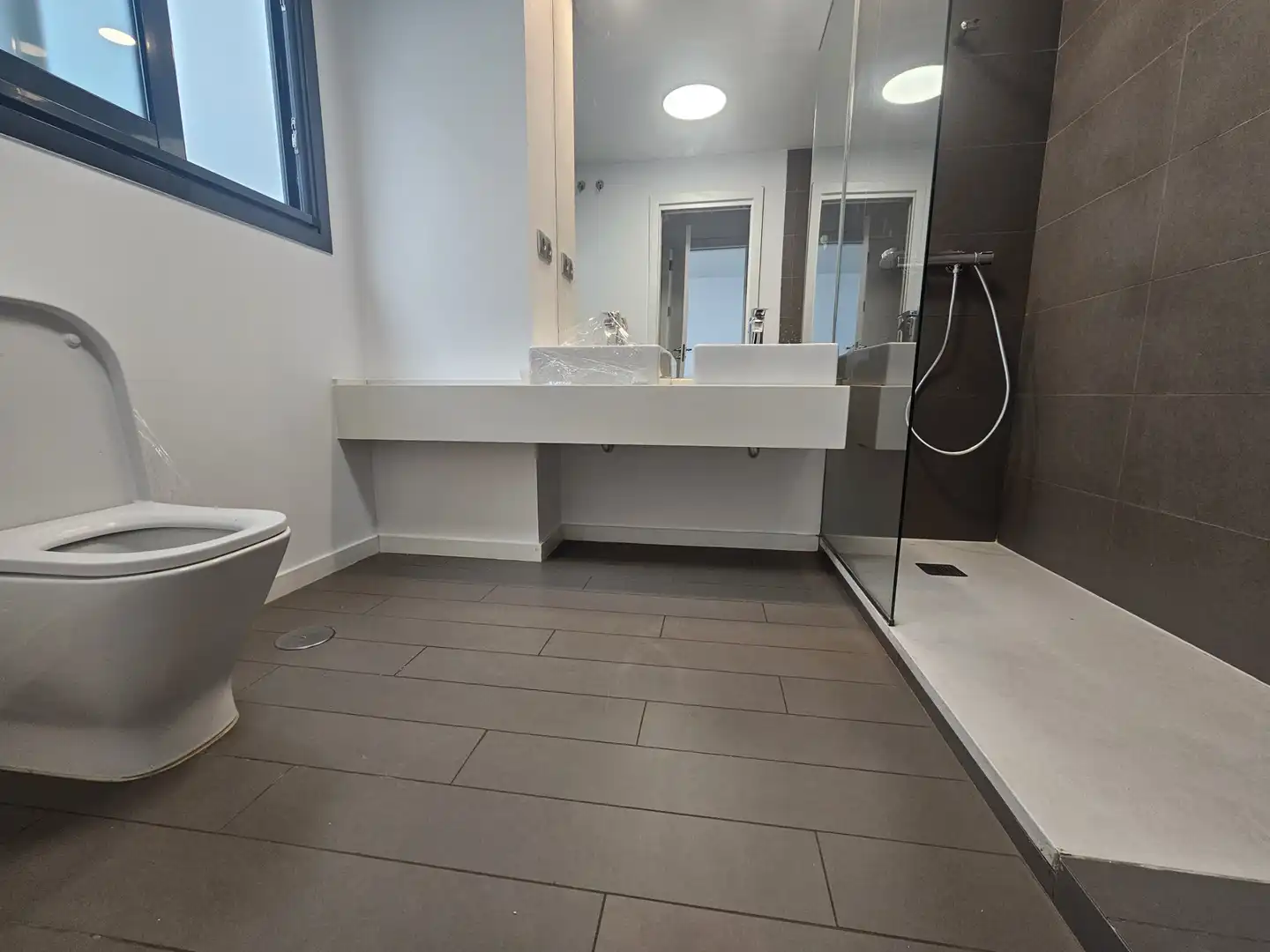 Baño de Casa adosada de alquiler en Estepona con Aire acondicionado, Terraza y Piscina