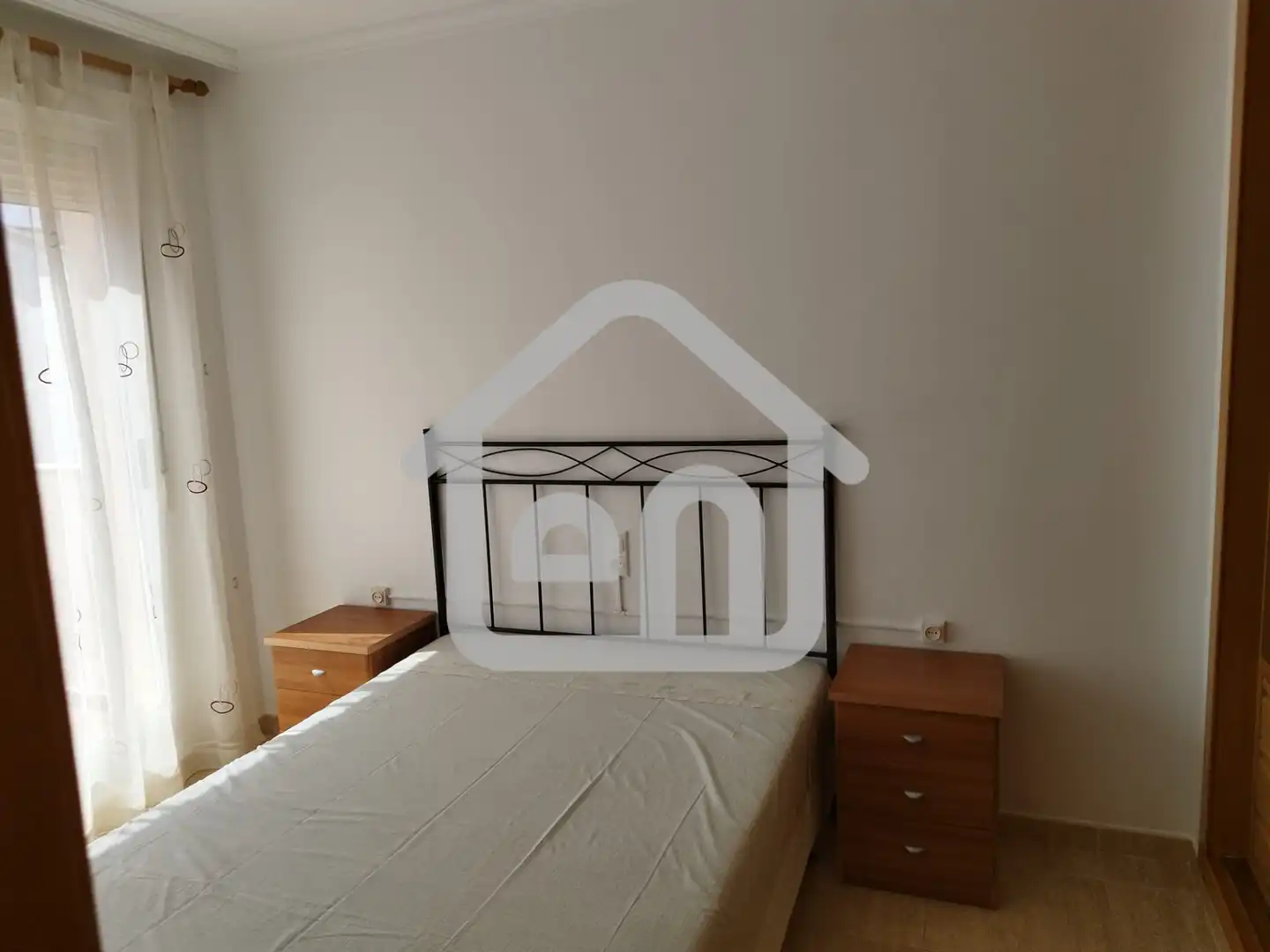 Casa adosada en venta en Calle Bodega, Requena