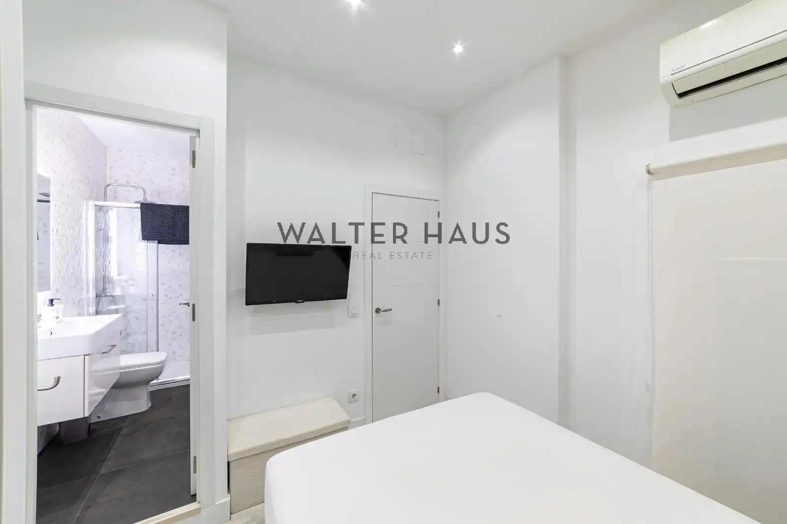 Bedroom of Flat for sale in Madrid  with Air Conditioner, Furnished and Oven
