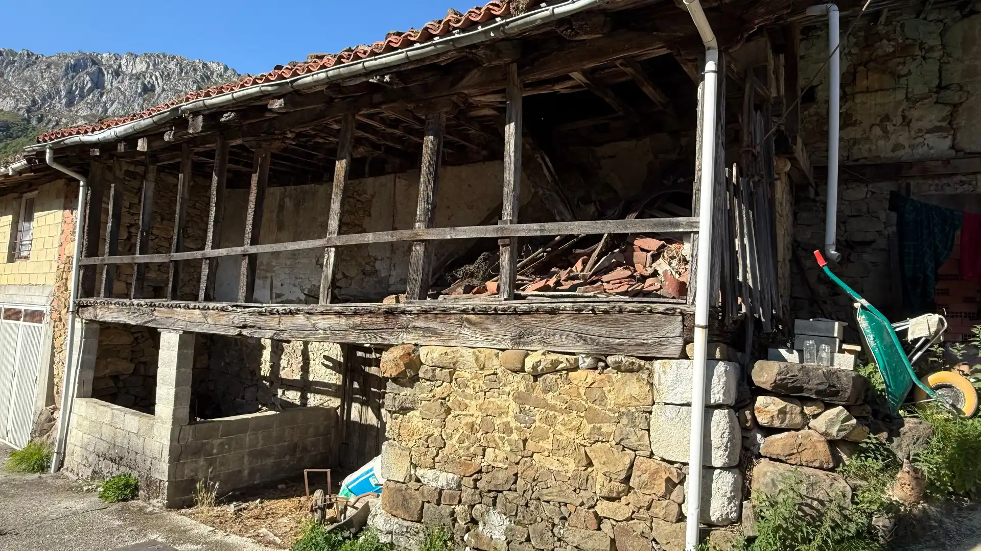 Vista exterior de Finca rústica en venda en Caso amb Terrassa
