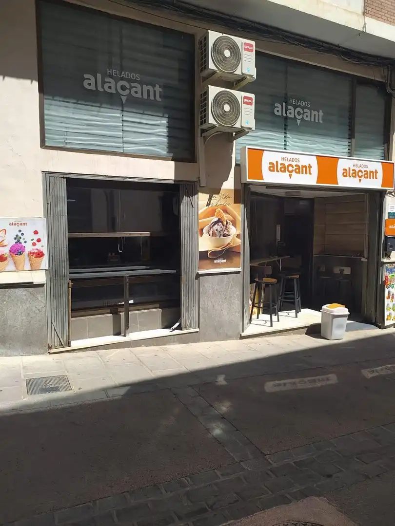 Local de alquiler en Antequera con Aire acondicionado y Amueblado