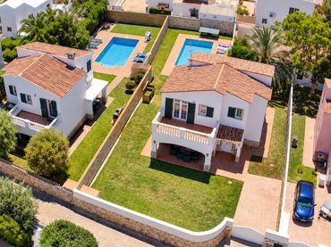 Xalet amb piscina en venda a Cala Blanca