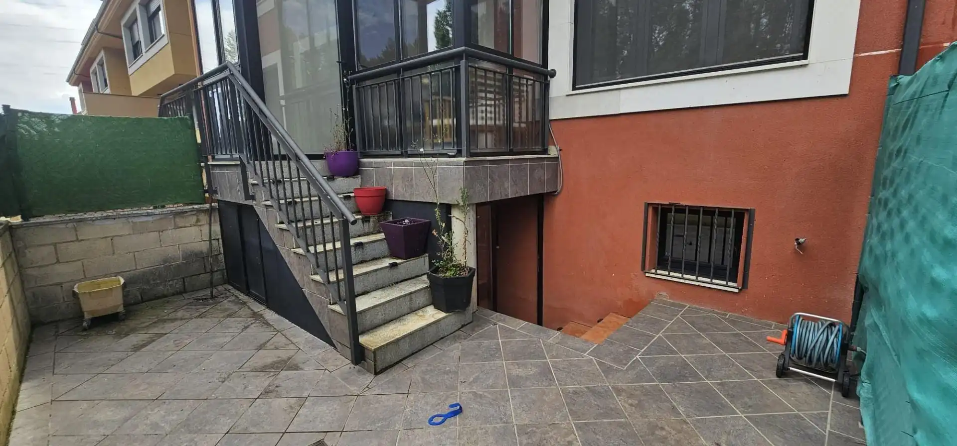 Terrasse von Einfamilien-Reihenhaus zum Verkauf in Villaquilambre mit Heizung, Privatgarten und Parkett