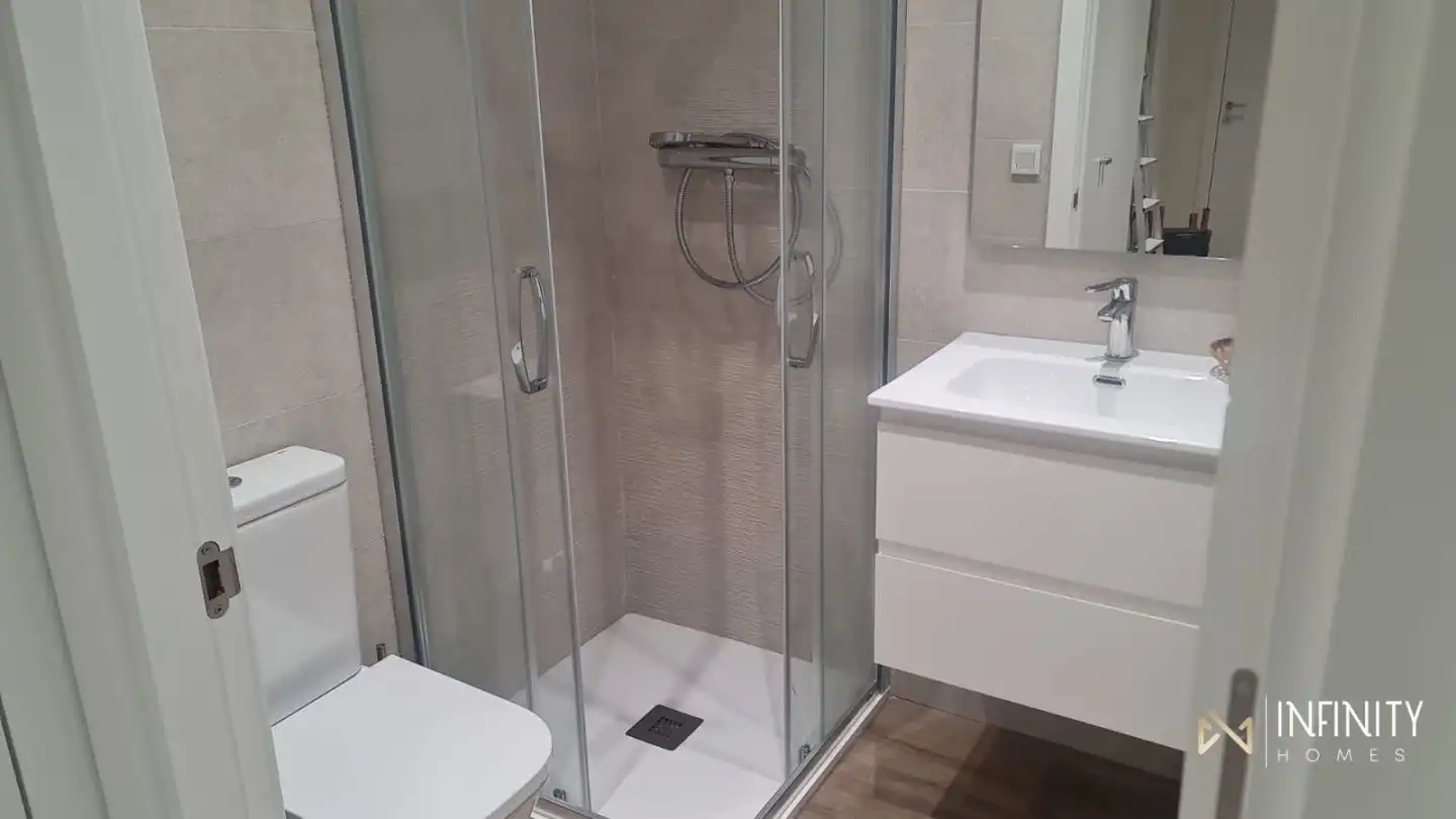 Baño de Piso de alquiler en Zamudio con Calefacción, Terraza y Balcón