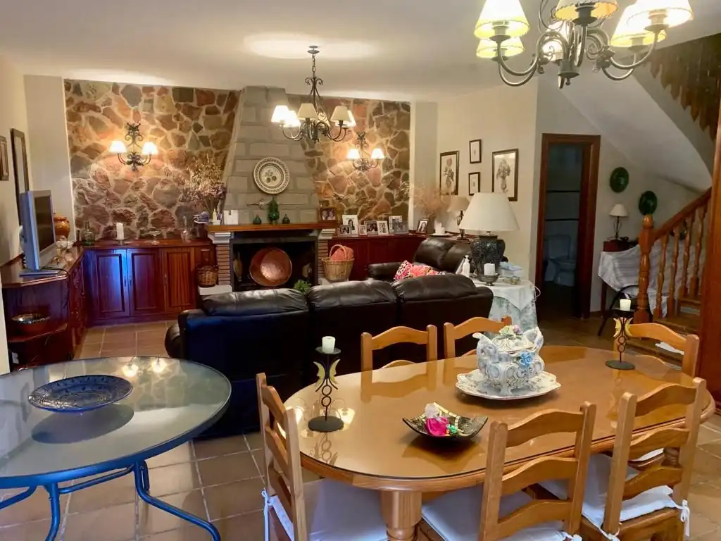 Comedor de Casa o chalet en venta en Úbeda con Jardín privado, Piscina y Balcón