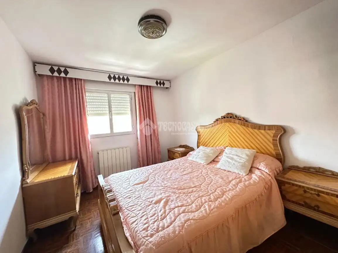 Bedroom of Flat for sale in Madrid  with Air Conditioner, Heating and Parquet flooring