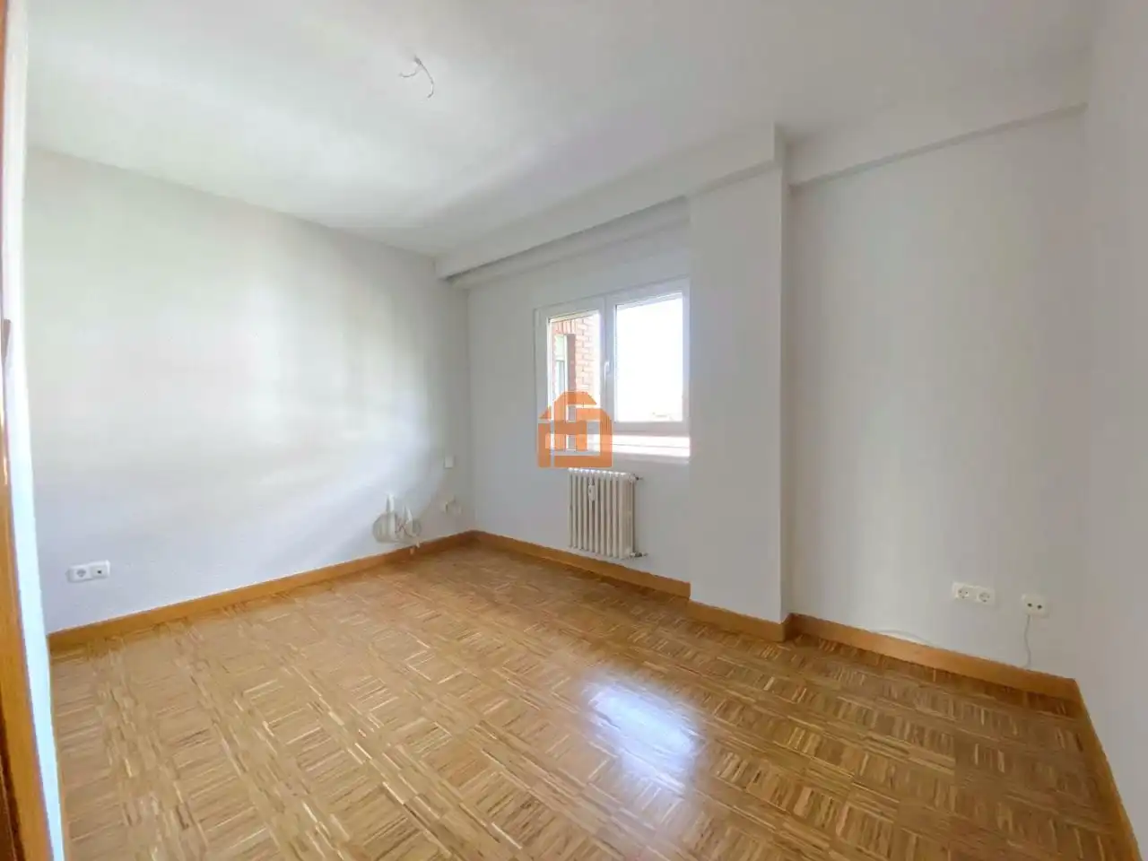 Habitación de Piso en venta en León Capital  con Calefacción, Parquet y Terraza