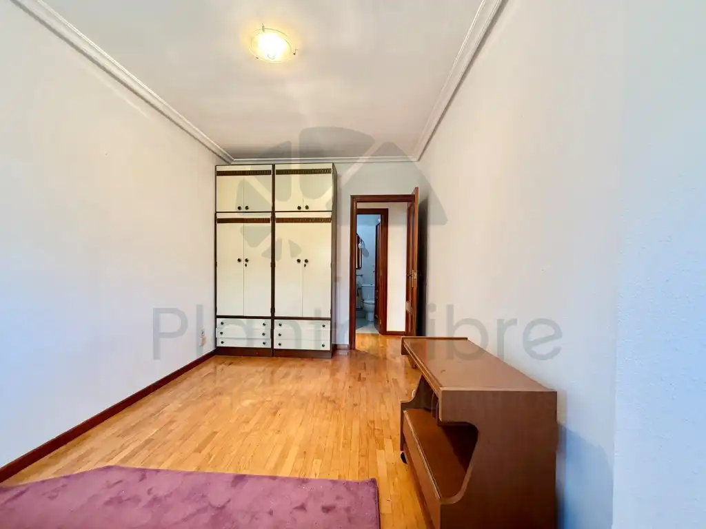 Bedroom of Flat for sale in  Logroño  with Air Conditioner and Balcony