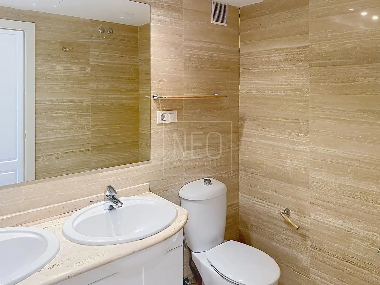 Bathroom of Flat for sale in Madrid  with Air Conditioner, Heating and Private garden