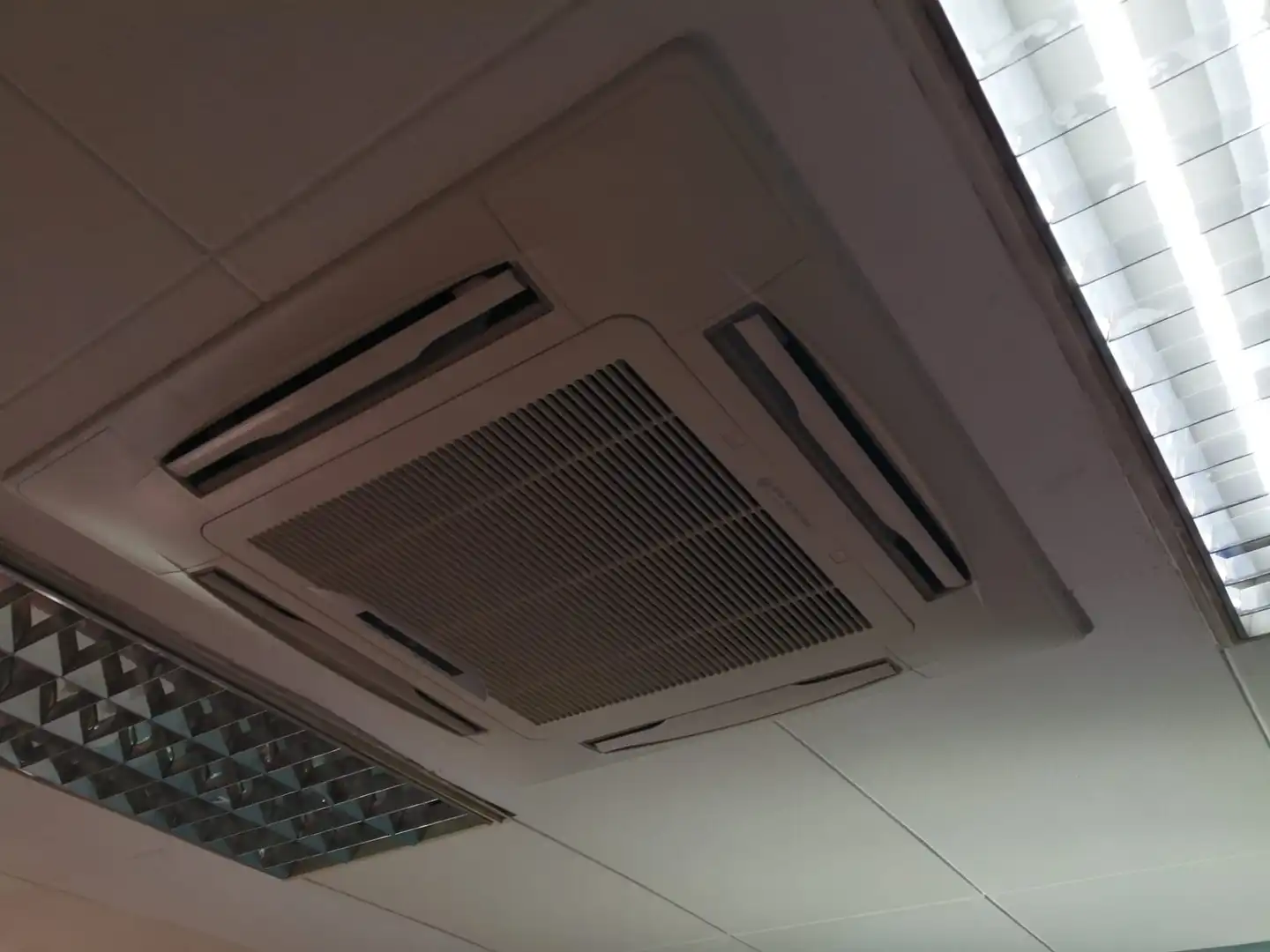 Außenansicht von Büro zum Verkauf in Murcia mit Klimaanlage und Heizung