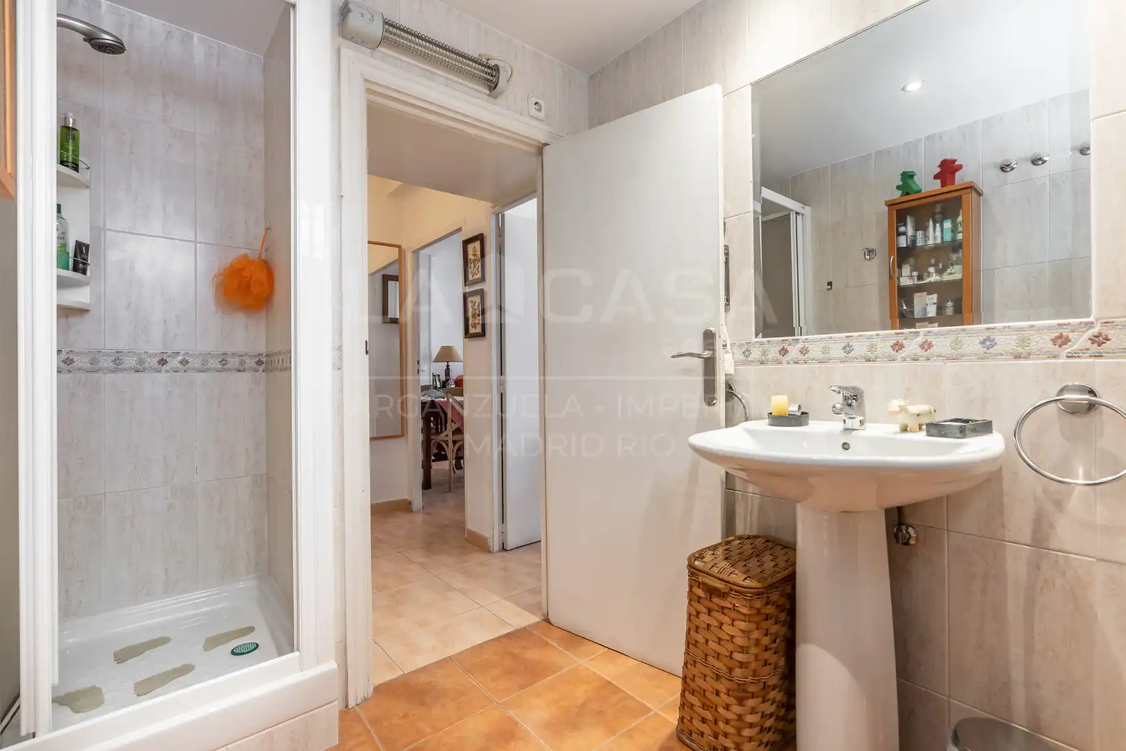 Baño de Piso en venta en Madrid con Calefacción y Trastero