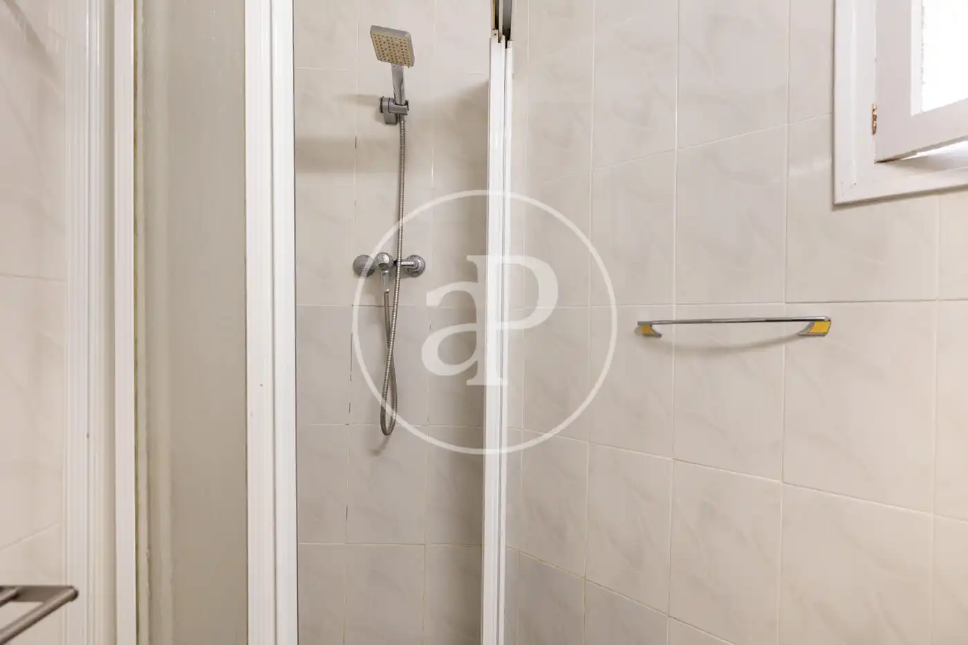 Bathroom of Flat for sale in Barcelona  with Heating, Furnished and Balcony