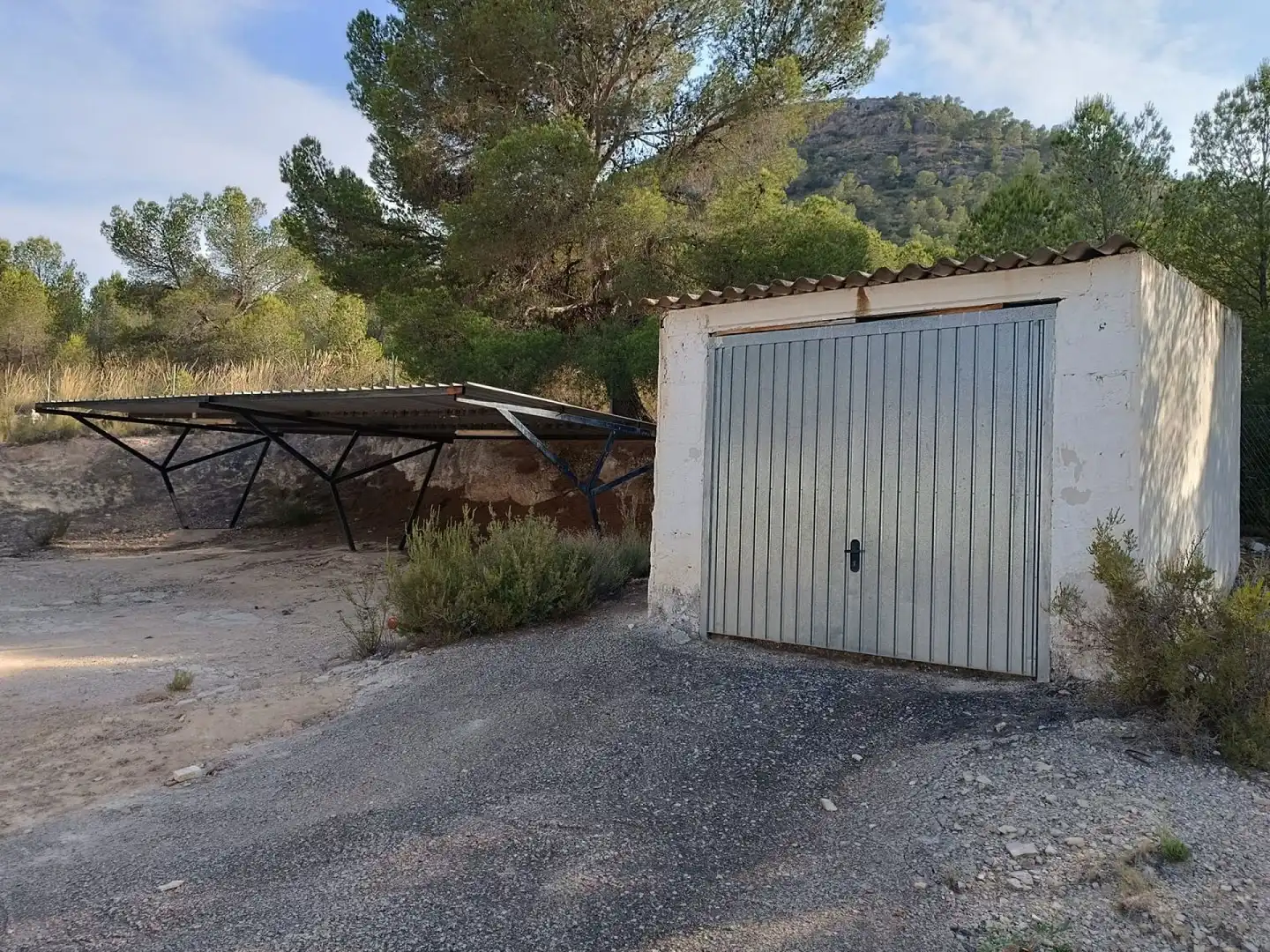 Vista exterior de Casa o xalet en venda en Yecla amb Aire condicionat, Jardí privat i Terrassa