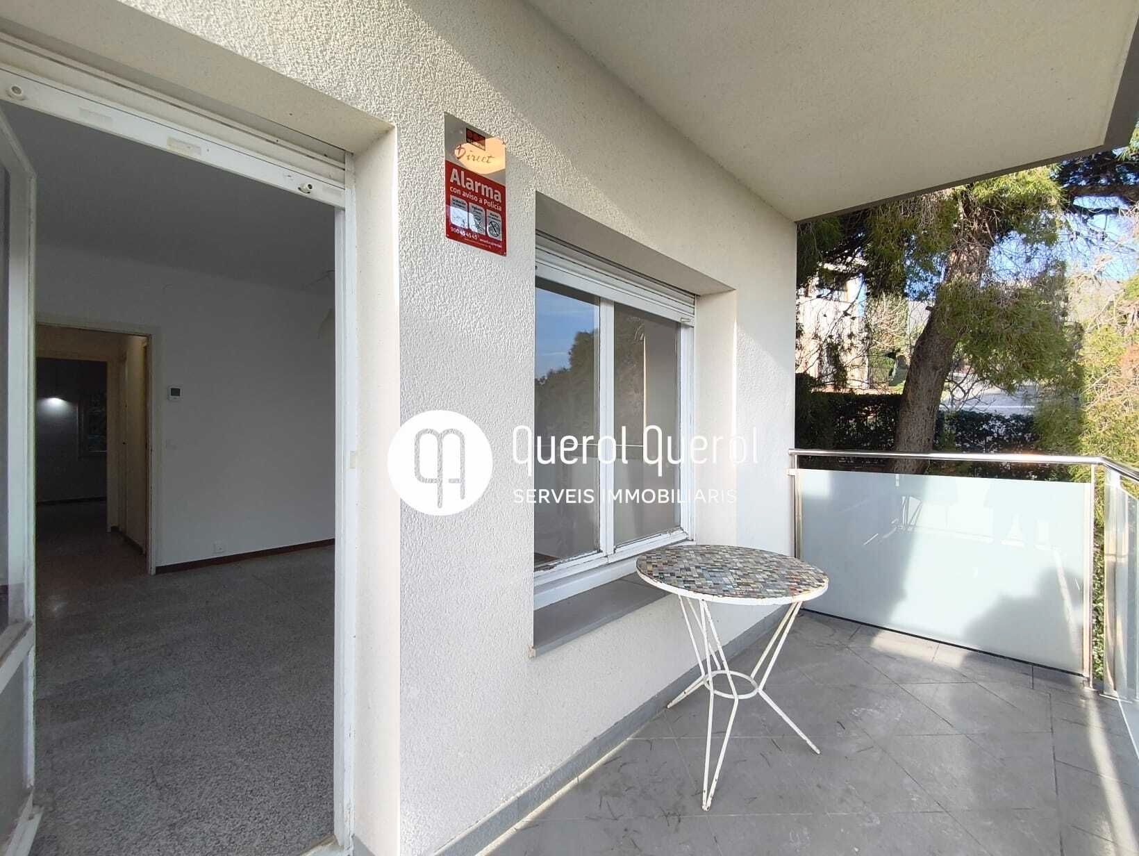 Vista exterior de Pis en venda en Castelldefels amb Terrassa