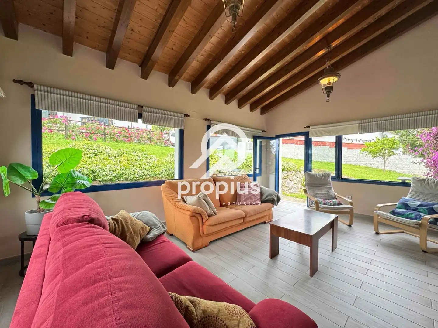 Sala de estar de Casa o chalet en venta en Ribadesella con Calefacción, Jardín privado y Terraza