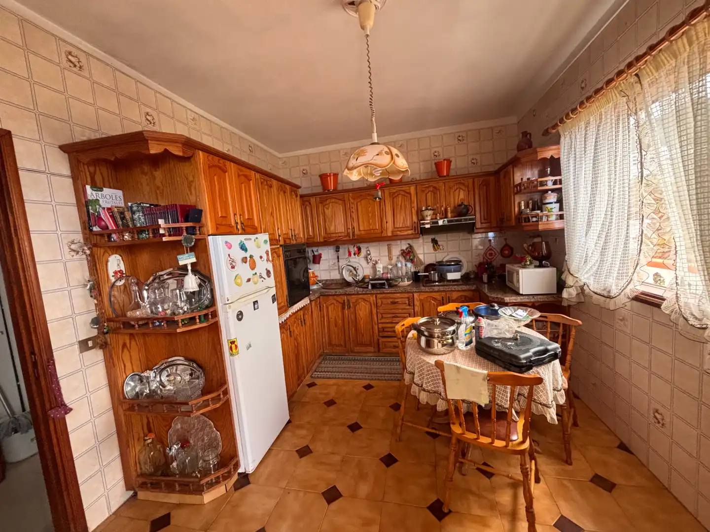 Cuina de Casa o xalet en venda en Icod de los Vinos amb Jardí privat, Terrassa i Traster