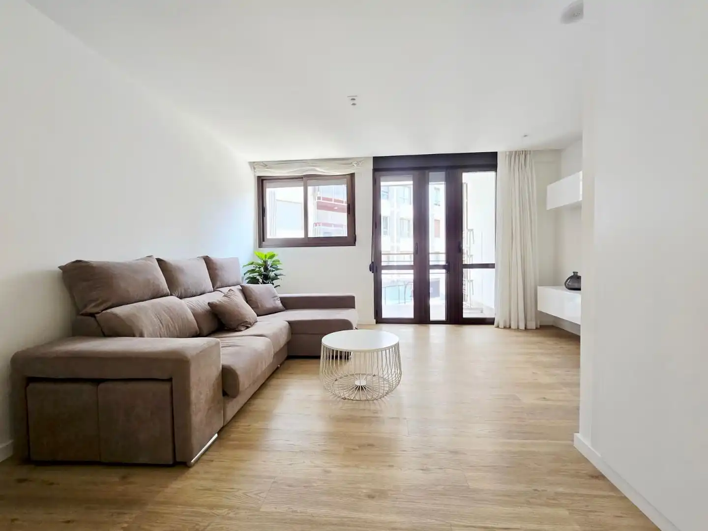 Living room of Flat for rent in Valencia  with Parquet flooring and Terrace