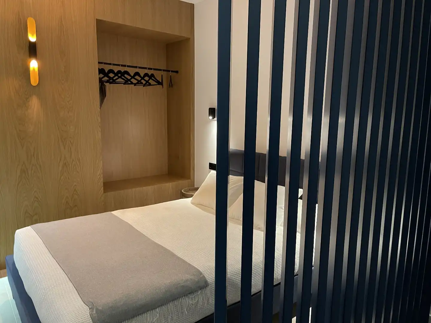 Habitación de Estudio de alquiler en Carmona con Aire acondicionado, Amueblado y Microondas