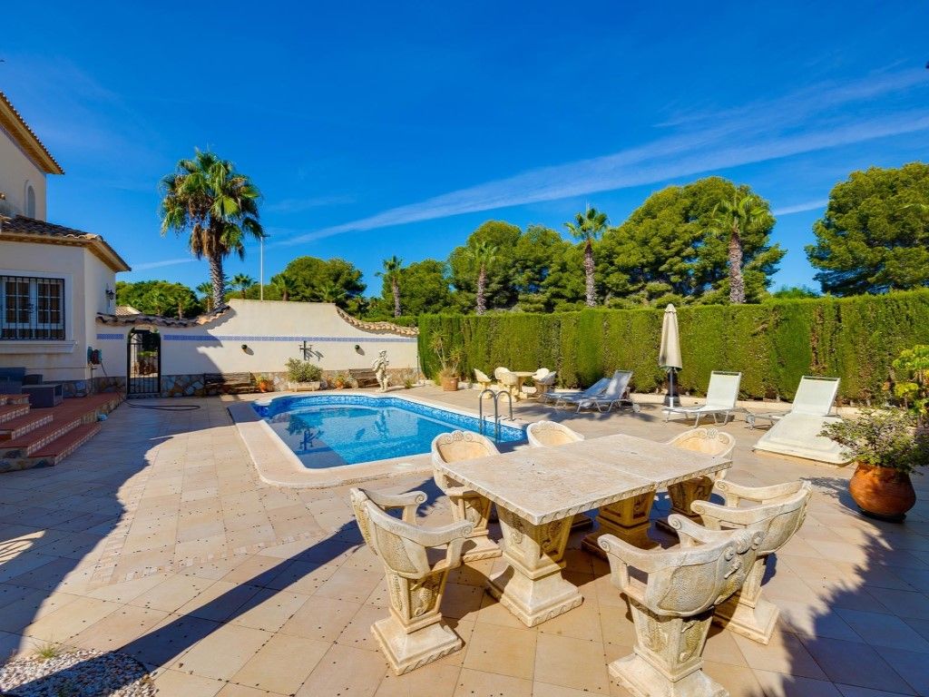 Jardí de Casa o xalet en venda en Orihuela amb Aire condicionat, Jardí privat i Terrassa