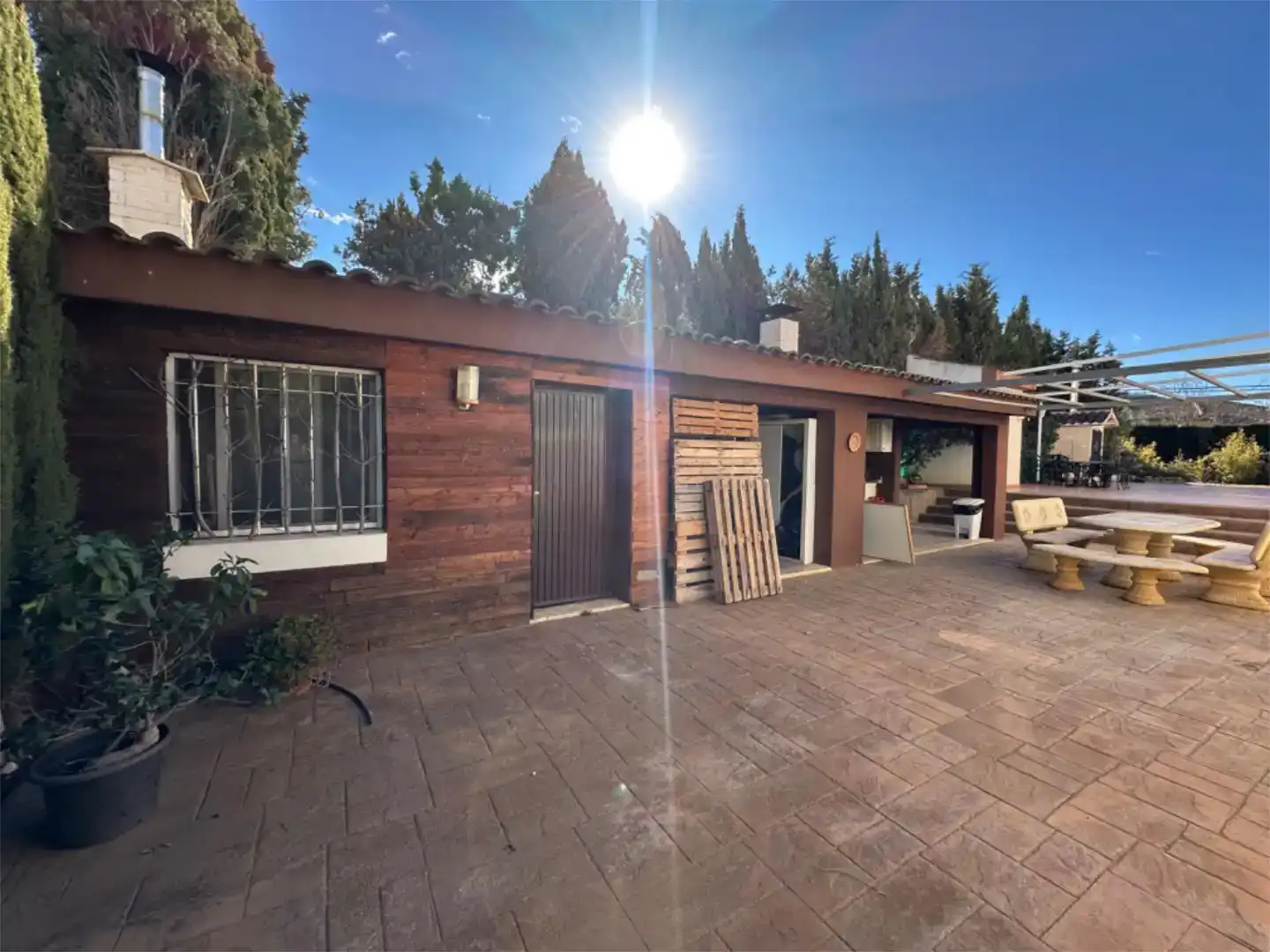 Vista exterior de Casa o xalet en venda en Petrer amb Aire condicionat, Piscina i Balcó