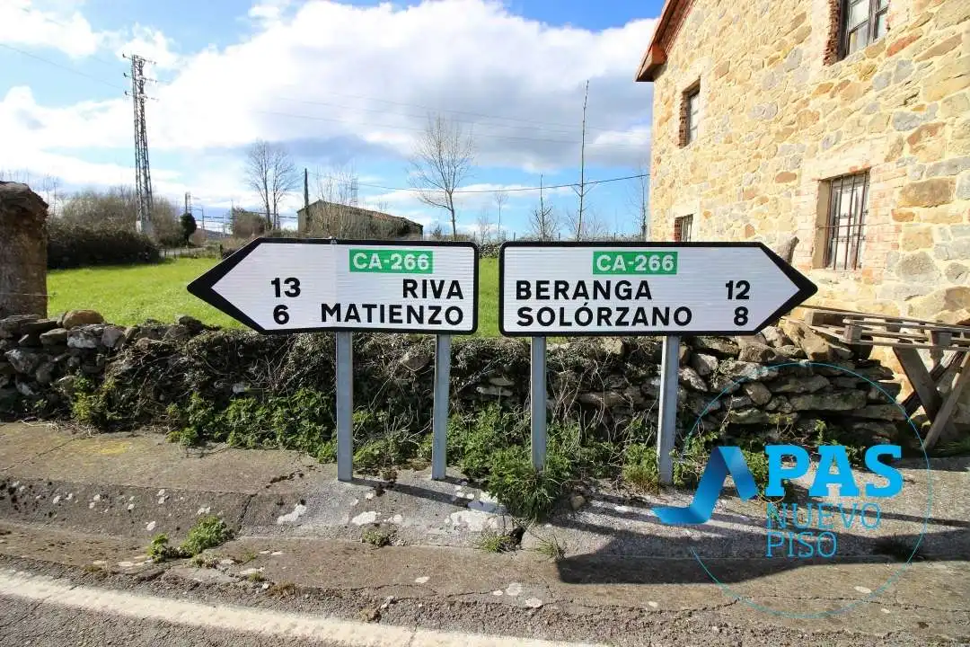 Vista exterior de Casa o xalet en venda en Solórzano amb Jardí privat
