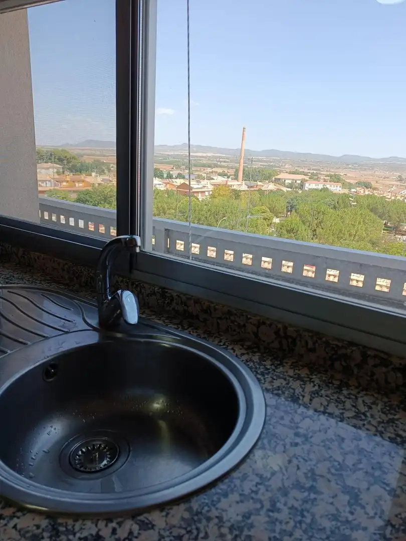 Cuina de Pis en venda en Almansa amb Calefacció, Parquet i Balcó