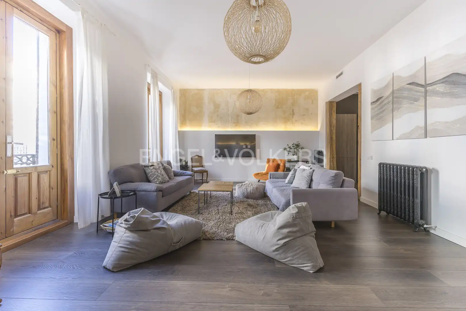Living room of Flat for sale in Madrid  with Air Conditioner, Heating and Furnished