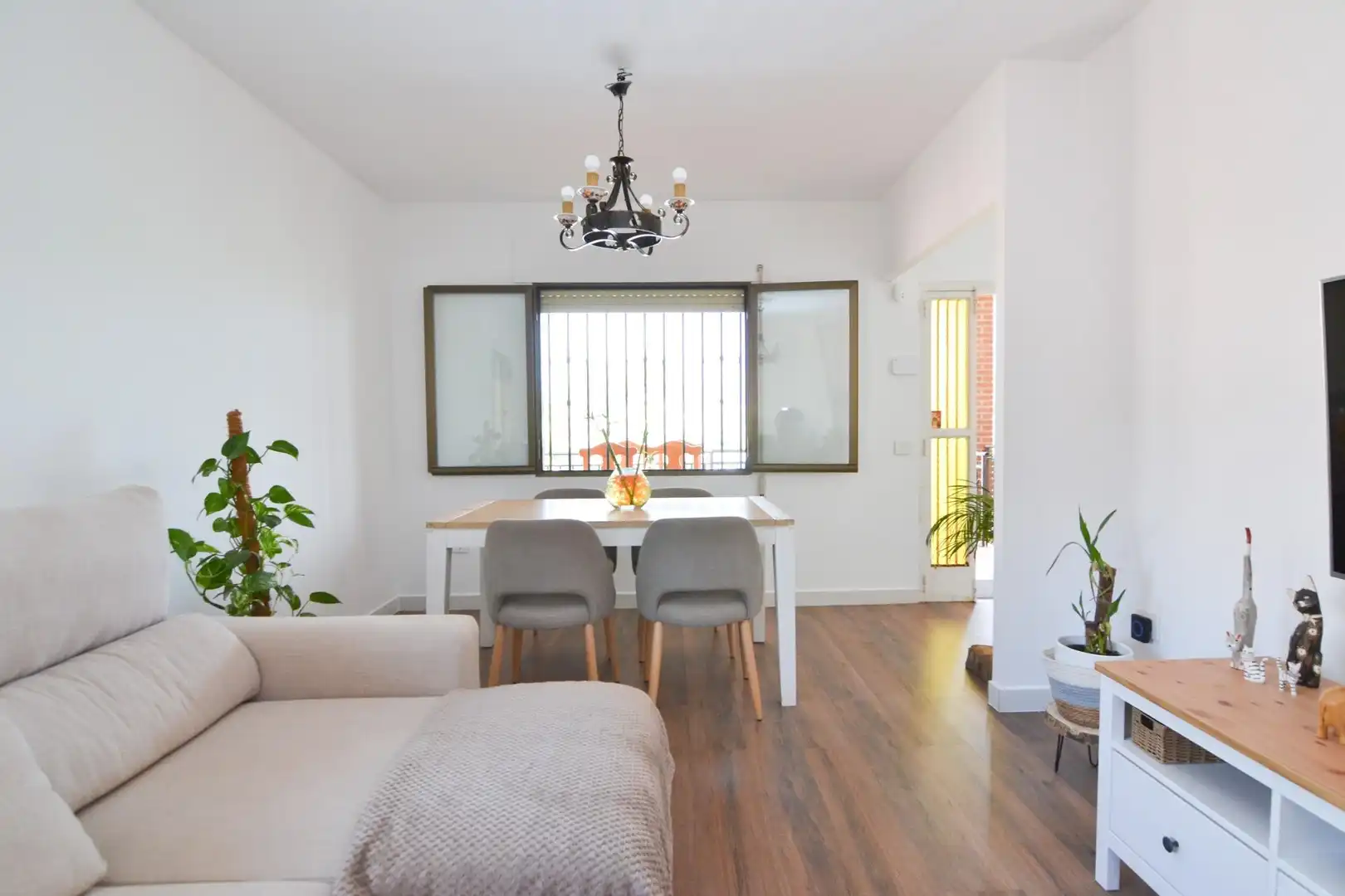 Living room of Houses for sale in Casarrubios del Monte  with Air Conditioner, Heating and Private garden