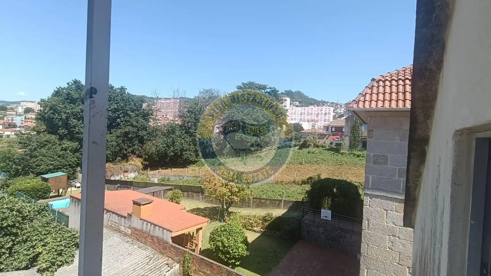 Vista exterior de Casa o xalet en venda en Vigo  amb Calefacció, Jardí privat i Balcó