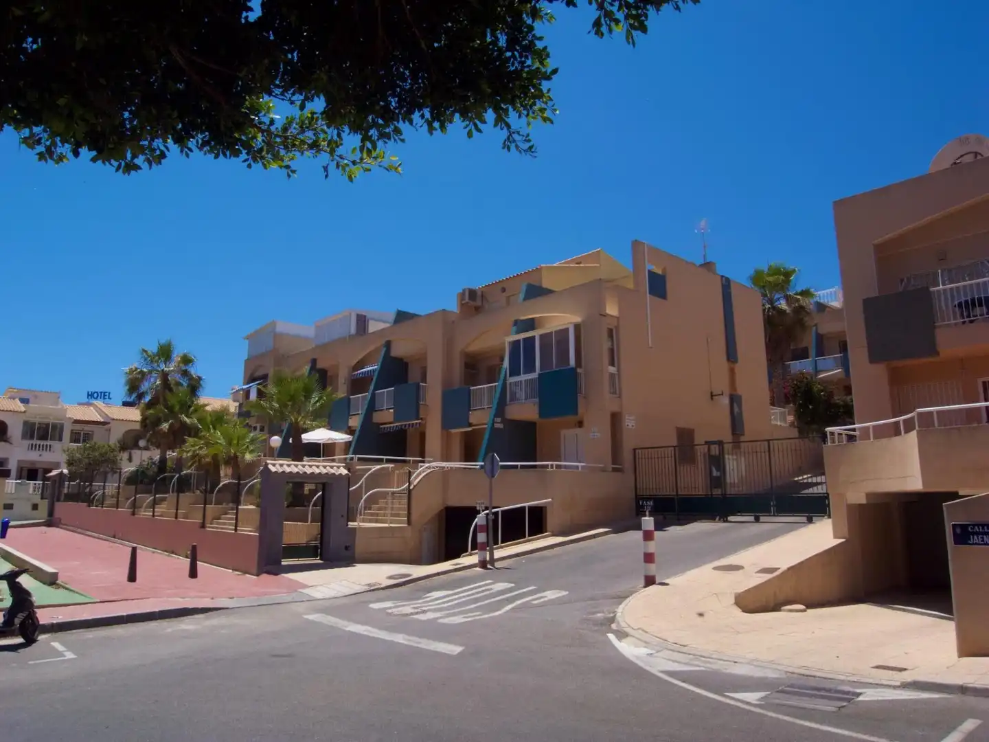 Vista exterior de Casa o chalet en venta en Torrevieja con Jardín privado, Amueblado y Piscina comunitaria