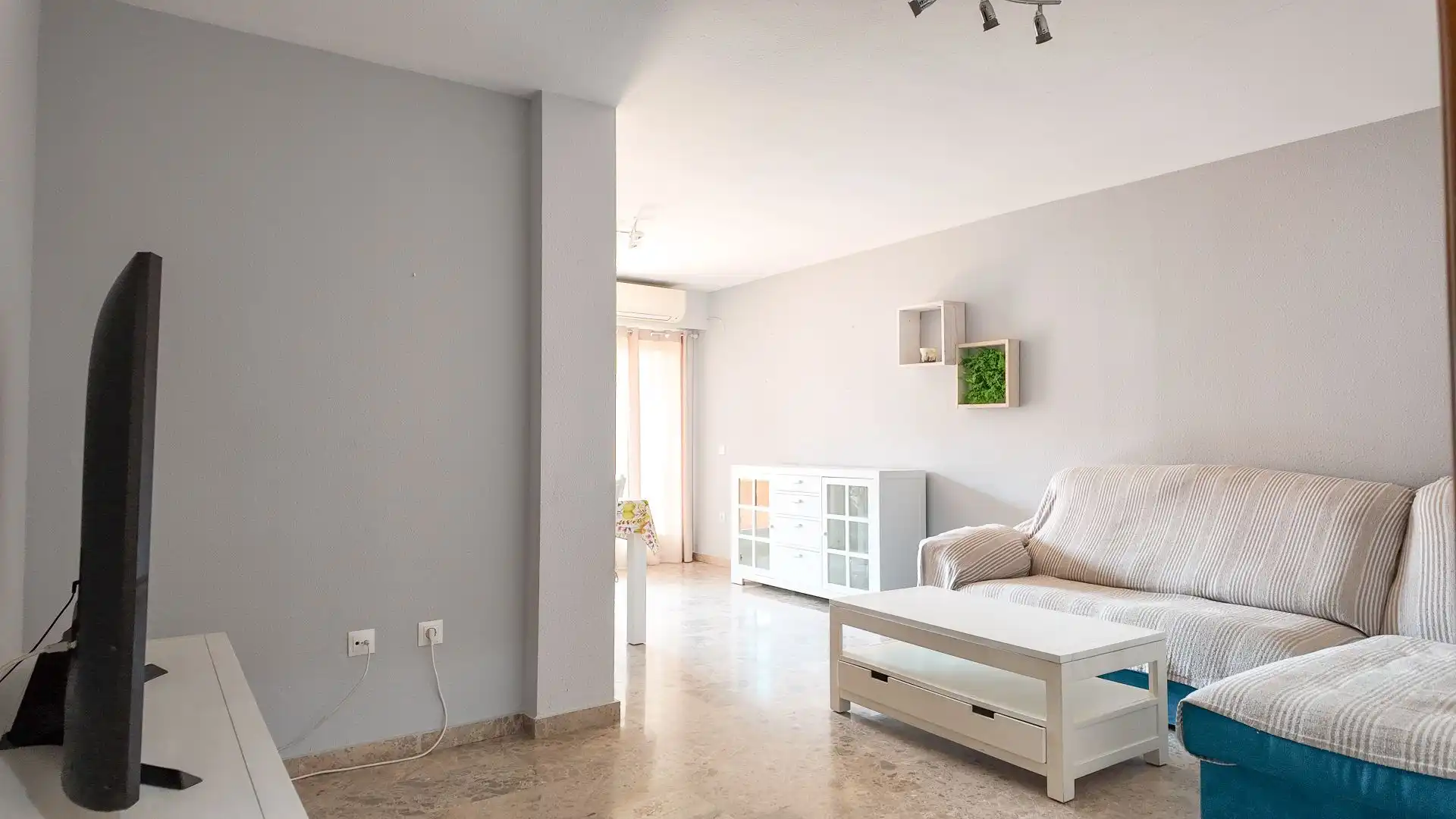Sala d'estar de Apartament de lloguer en Valencia amb Aire condicionat, Calefacció i Terrassa