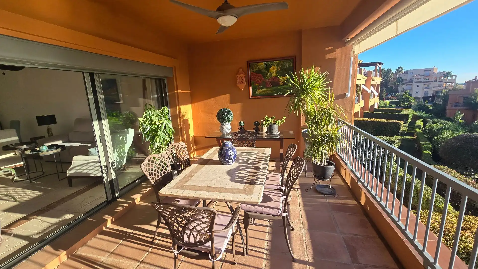 Piso con piscina en venta en Pico de Alcazaba 21