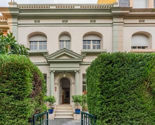 Exterior view of Single-family semi-detached to rent in  Barcelona Capital  with Heating, Private garden and Terrace