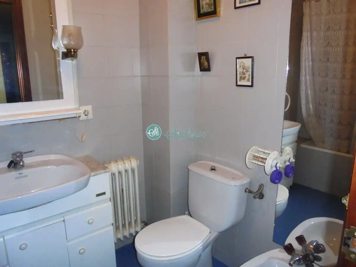 Baño de Piso en venta en Segovia con Calefacción, Parquet y Trastero