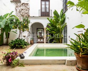 Vista exterior de Casa o xalet en venda en Sanlúcar de Barrameda amb Aire condicionat, Jardí privat i Terrassa