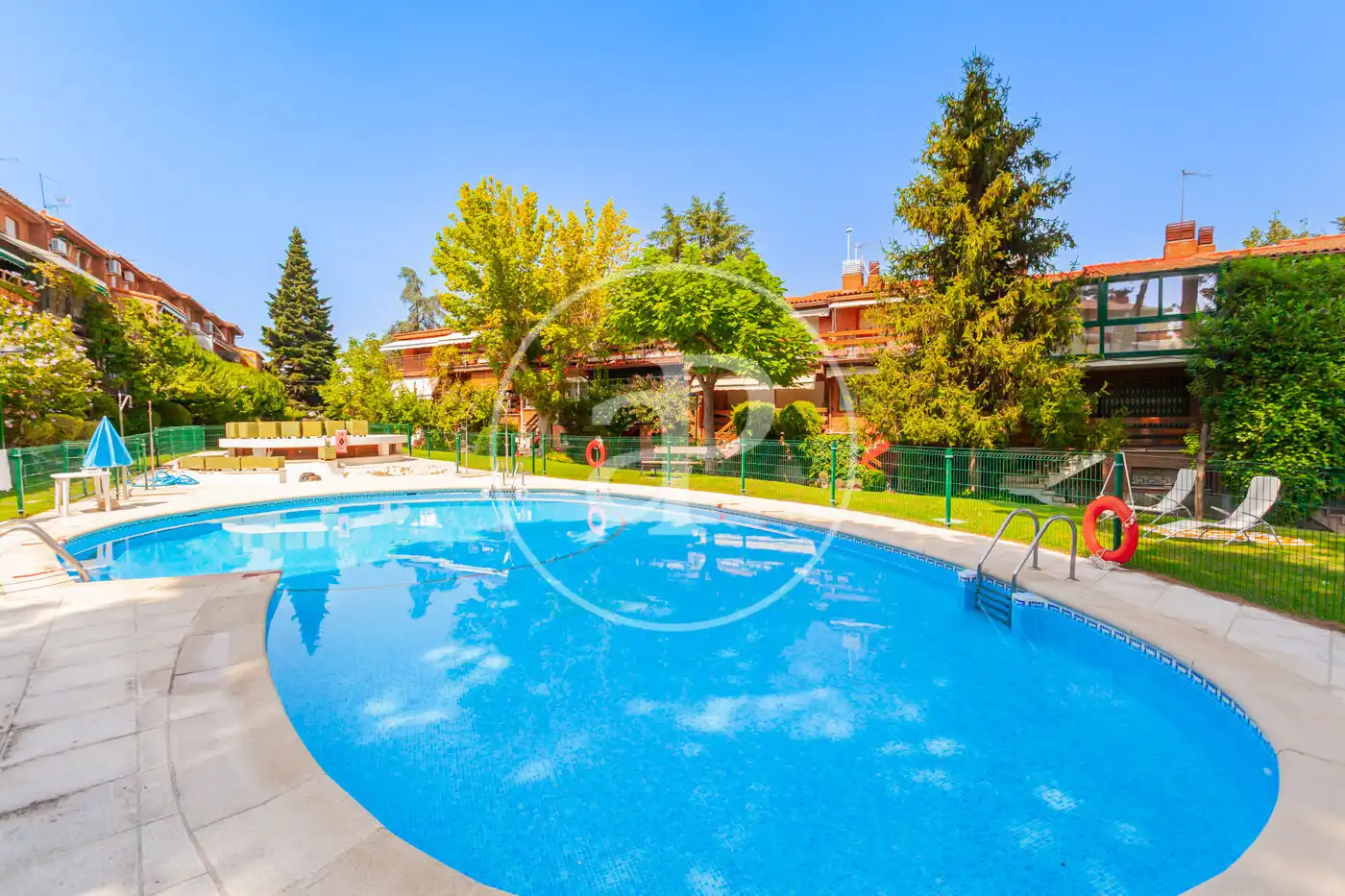 Piscina de Casa adosada en venda en Pozuelo de Alarcón amb Aire condicionat, Calefacció i Terrassa