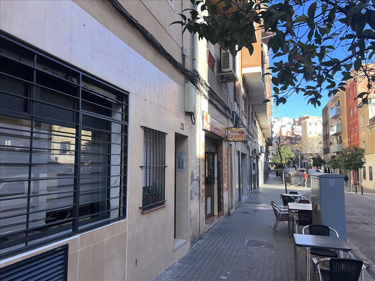 Vista exterior de Casa o xalet en venda en L'Hospitalet de Llobregat